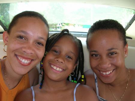 mes soeurs et moi!!
